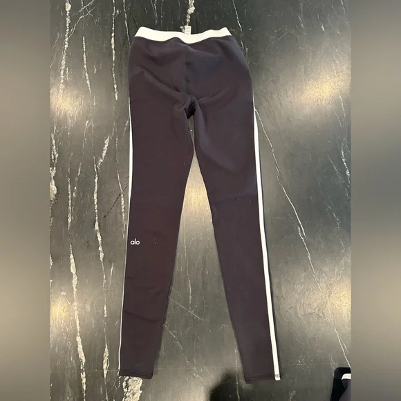 ALO High Waisted Streamline Legging - Picture 4 of 6